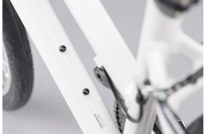 2021 Ridgeback Motion Open Frame Hybrid Bike in White-10