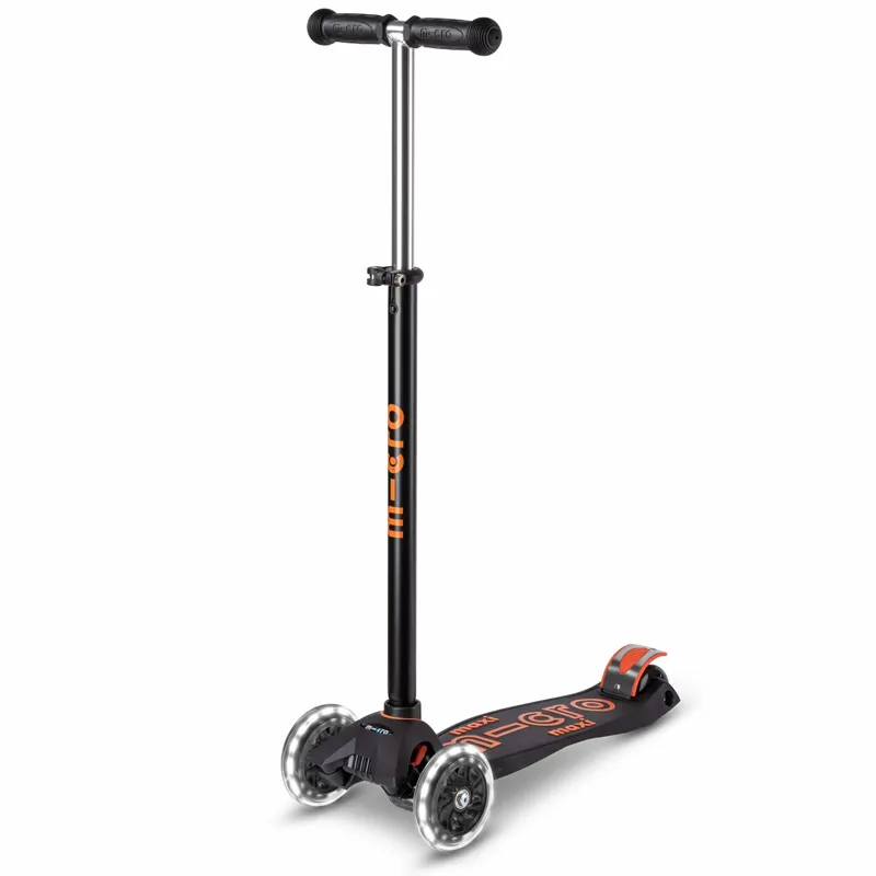 Micro-Scooter Maxi Deluxe LED Black