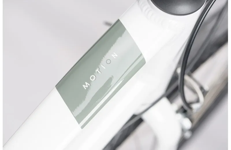 2021 Ridgeback Motion Open Frame Hybrid Bike in White-11